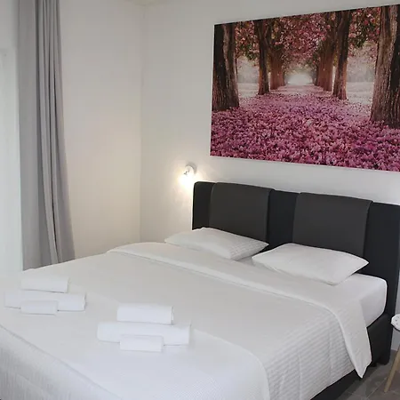 Rest And Restaurant In * Roveredo
