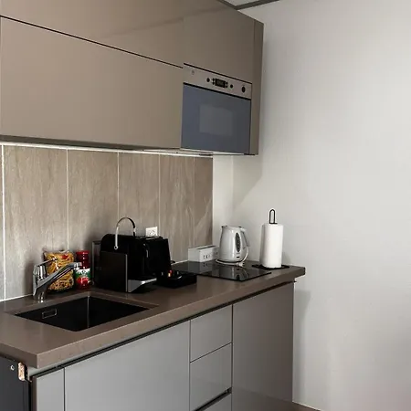 Rest And Restaurant In Hotel *