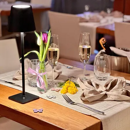Rest And Restaurant In Hotel Roveredo