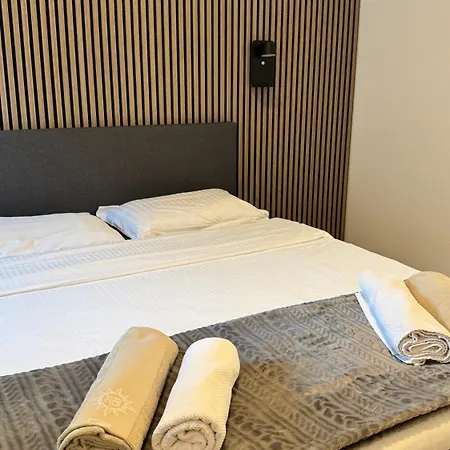 Rest And Restaurant In Hotel *