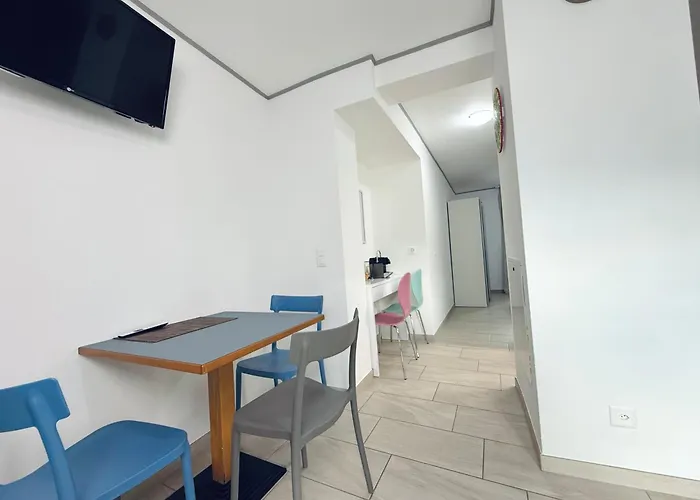 Rest And Restaurant In * Roveredo