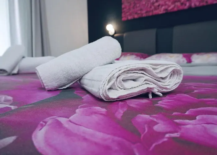 Rest And Restaurant In Hotel *