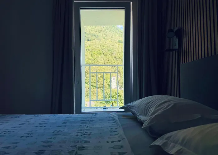 Rest And Restaurant In Hotel *