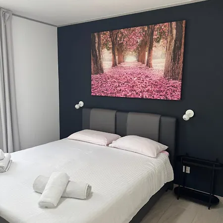 Rest And Restaurant In Roveredo