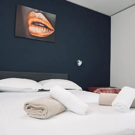 Rest And Restaurant In * Roveredo