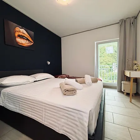 Rest And Restaurant In * Roveredo