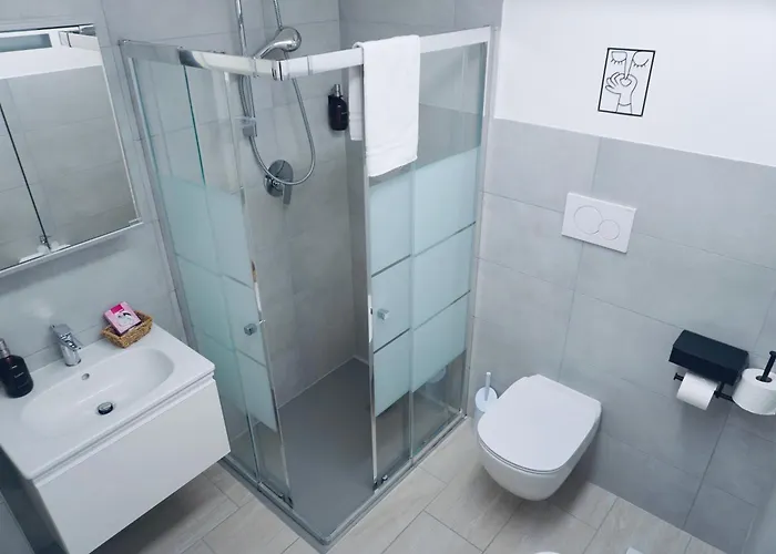 Rest And Restaurant In Hotel *