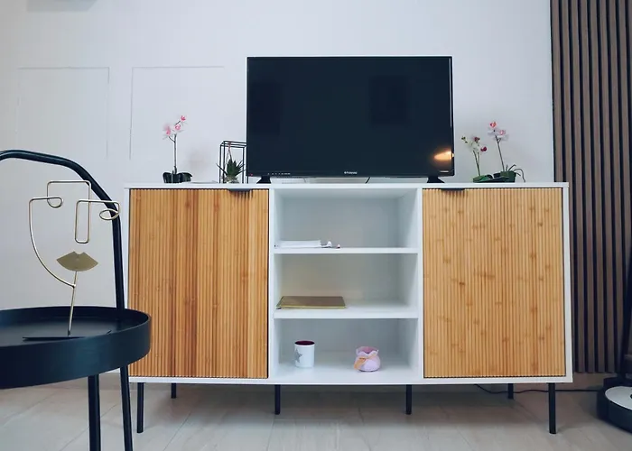 Rest And Restaurant In Hotel *